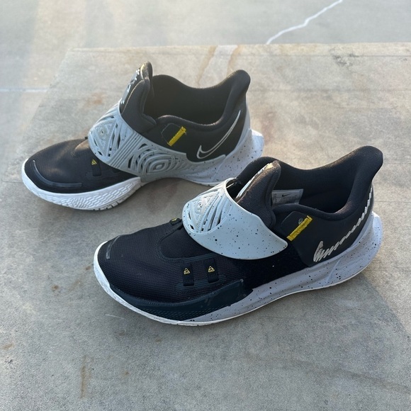 Nike Kyrie Low 3 Team Black Wolf Gray Size 10 - Picture 2 of 8